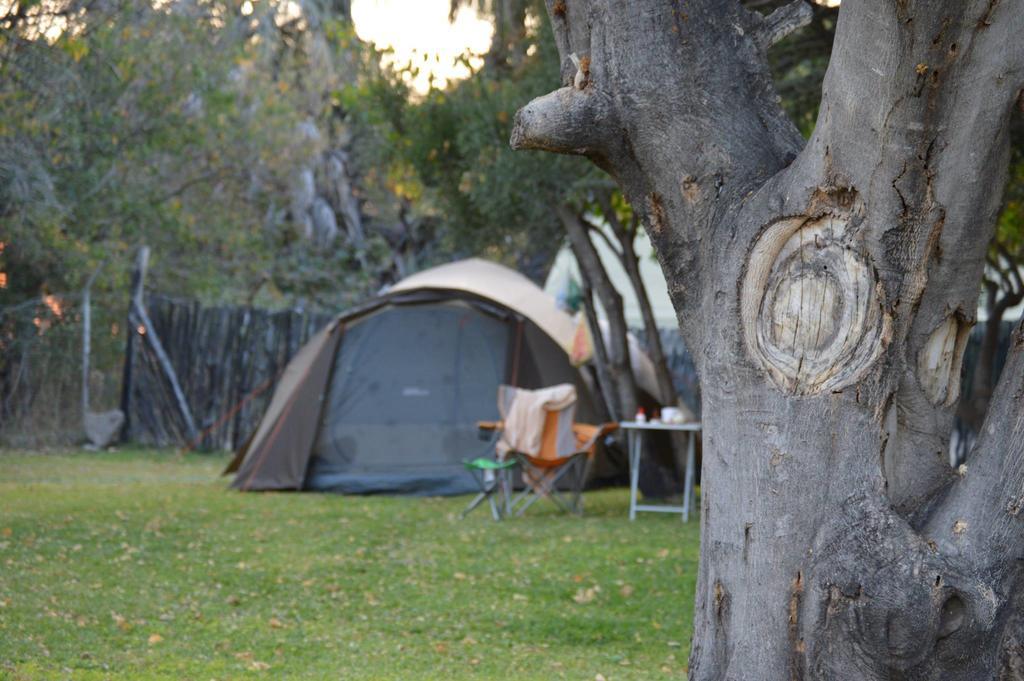 Motsebe Backpackers Hotel Maun Exterior photo