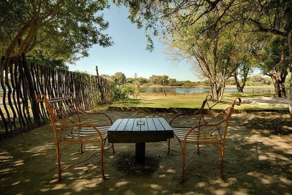 Motsebe Backpackers Hotel Maun Exterior photo