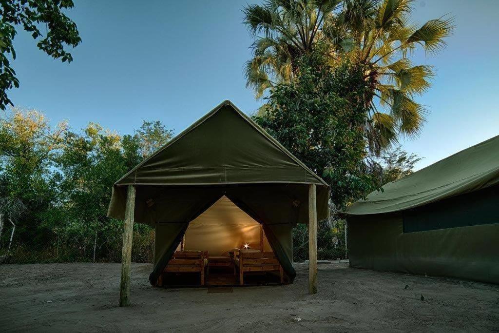 Motsebe Backpackers Hotel Maun Exterior photo